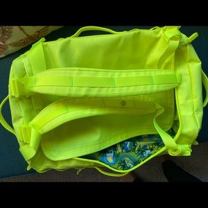 Baboon to the moon Go-Bag Small (40L) CDMX Gilardi Neon